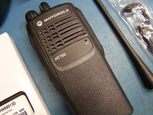 Motorola HT750 UHF 403-470 16 Channel AAH25RDC9AA3AN, Mint Condition Tested - Picture 2 of 5