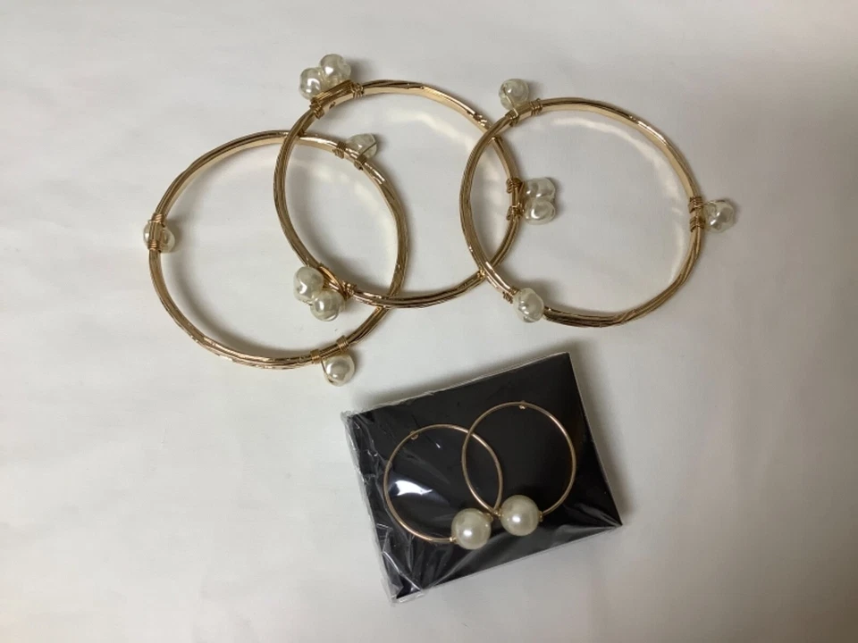 Conjunto de brazalete envolvente de alambre de perlas de imitación de elegancia moderna Avon y pendientes de aro nuevo regalo Foto 3 de 4