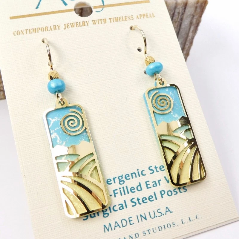 Pendientes Adajio Columna Azul Cielo y Dorado con Superposición 'Campos' Hechos a Mano en EE. UU. Foto 2 de 4