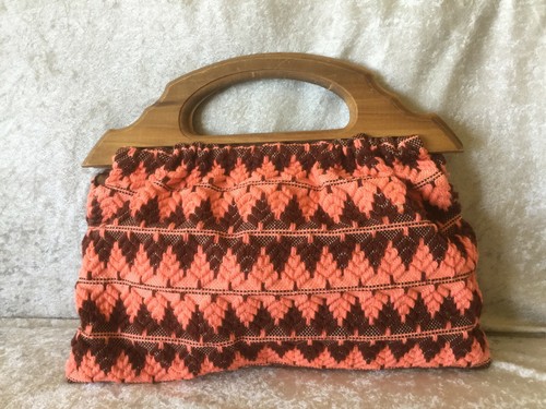 Vintage Handmade Knitted Fabric & Lined Handbag w/ Wooden Handle Salmon & Brown - Bild 2 von 7