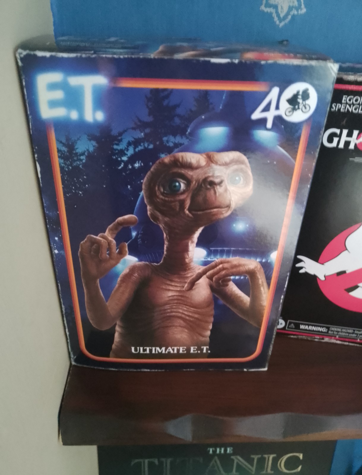 NECA E.T. Extra Terrestrial 40th Anniversary Classic E.T. Ultimate Action Figure