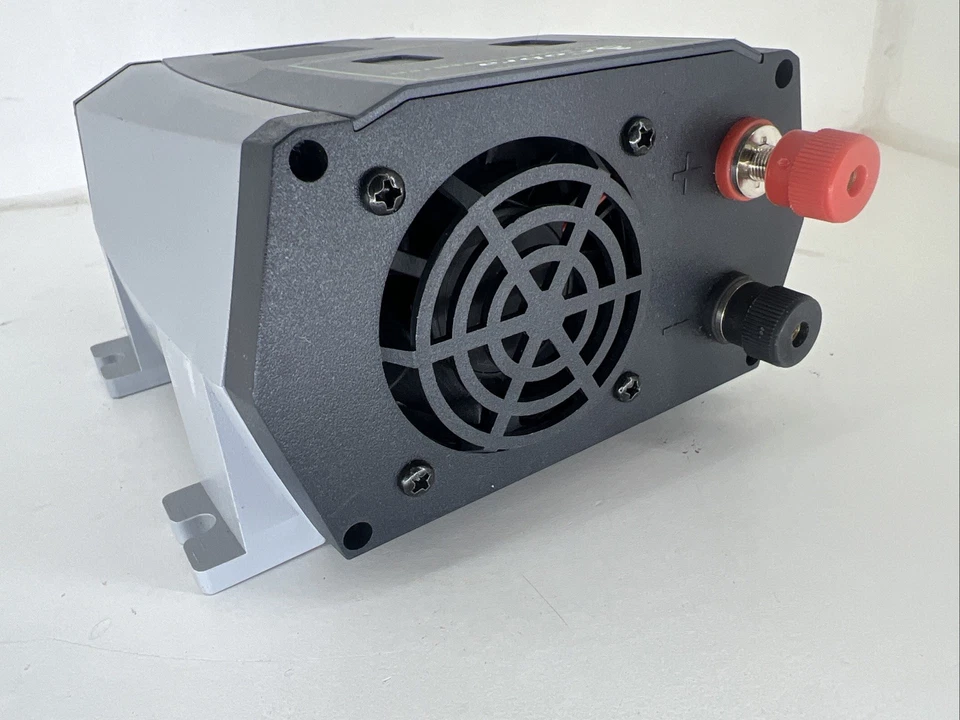 Inversor de potencia Cobra CPI 890 DC a CA con salida de potencia continua de 800 vatios Foto 3 de 4