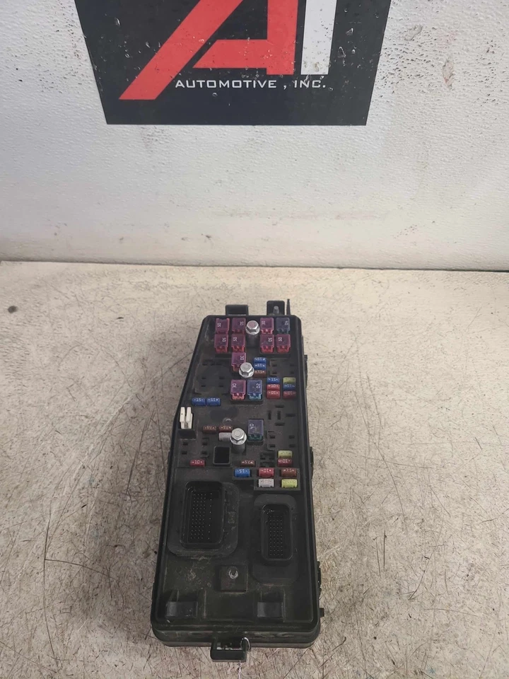 07 HYUNDAI ENTOURAGE ENGINE FUSE BOX CIRCUIT BLOCK RELAY JUNCTION W/O FOG LAMPS - Image 2 of 4