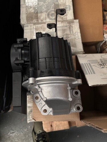 Genuine Mercedes Oil Separator A4720106262 - Picture 2 of 3