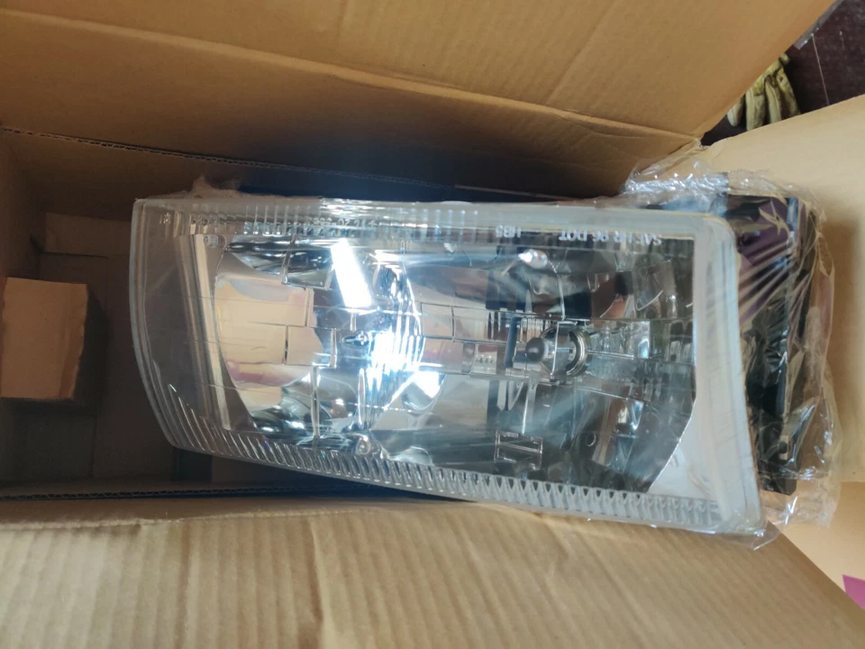 Conjunto de faros laterales derechos TYC 20-3563-00 para 96-98 Mercury Village Nissan Quest Foto 3 de 4