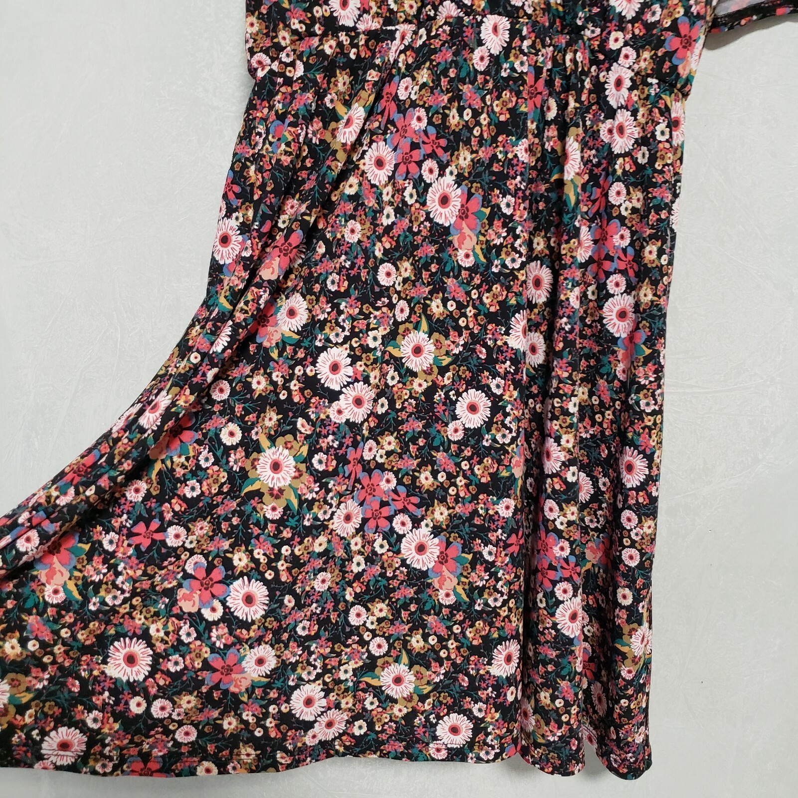 BCBGeneration Black Multicolor Allover Floral Pri… - image 9