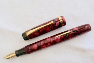 THE VALENTINE PEN PRE PARKER FOUNTAIN PEN C1930 RED & BLACK MARBLE RARE PEN
