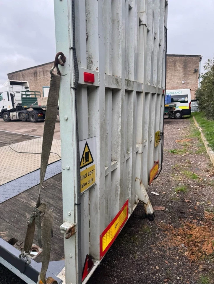 Single Axle Low Loader With Winch And Air Suspension - Image 4 of 4