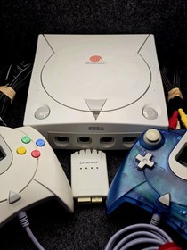 Sega Dreamcast HKT-3020 Console Bundle 2 Controllers VMU Tested Read!