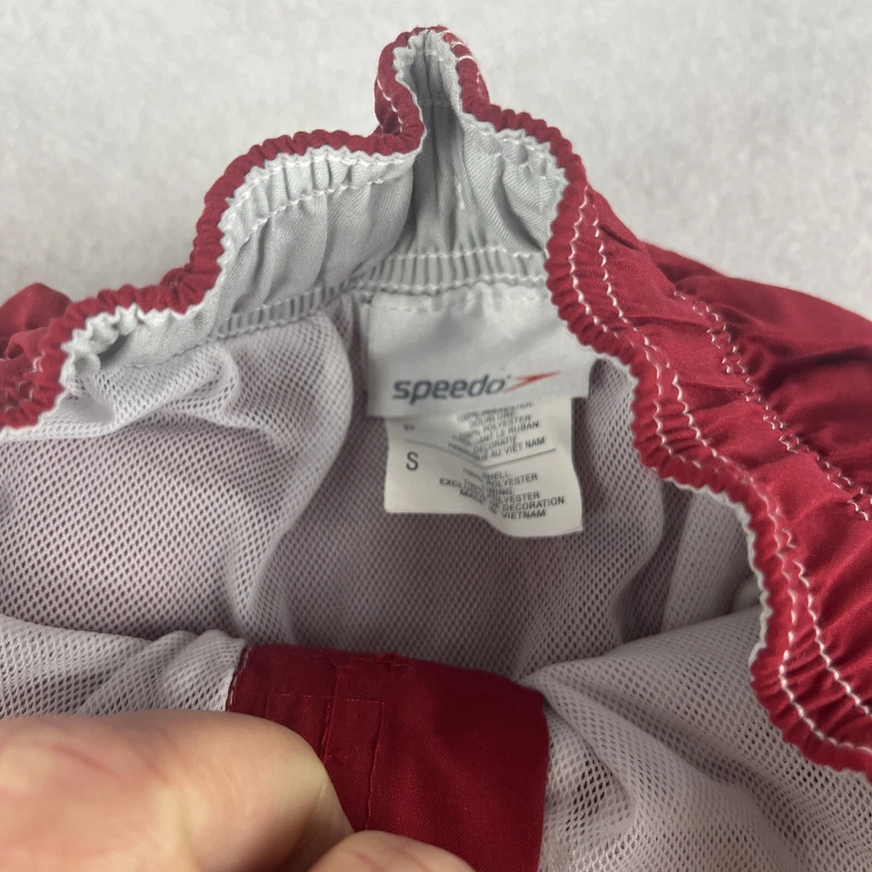 Bañador Speedo para niños talla pequeña. Rojo con diseño negro, gris, blanco. Nuevo con etiquetas Foto 3 de 4