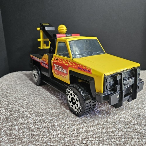 Vintage Tonka Toy Truck Tow Wrecker Road Rescue Service Hasbro 1999 Metal Yellow - Picture 8 of 13