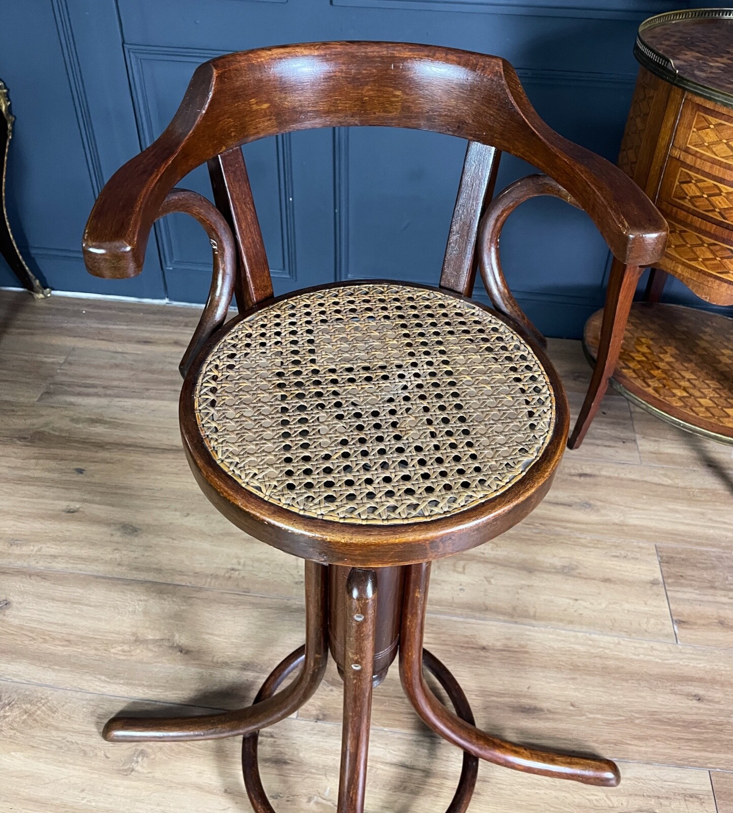 THONET : CHAISE TOURNANTE POUR ENFANT D'ÉPOQUE ART NOUVEAU - XXe