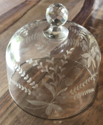 Cloche à fromage ou biscuits ancienne en cristal moulé