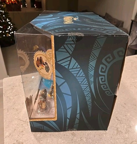Disney NIB Moana Moana Projection Boat Playset Moana Maui crab KAKAMORA NEW READ - Picture 3 of 7