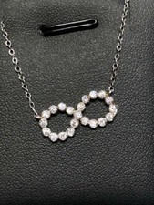 Unendlich gestapelte Halskette Halo aus weißem Saphir Pflaster Sterlingsilber Platin 16" L