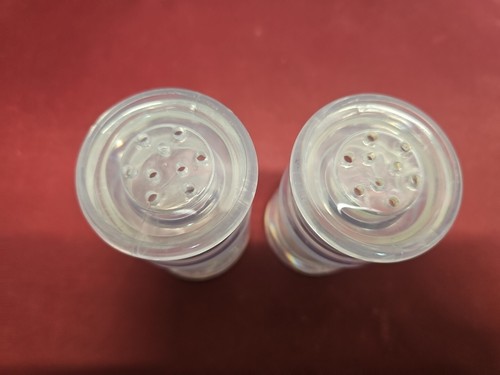 Vintage ● Acrylic ● Salt And Pepper Shakers Set ● Pre-owned - Picture 3 of 6