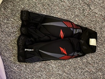 Zandona Padded Thigh Pads XS Black Red Foam Plastic Protective Gear for Thigh