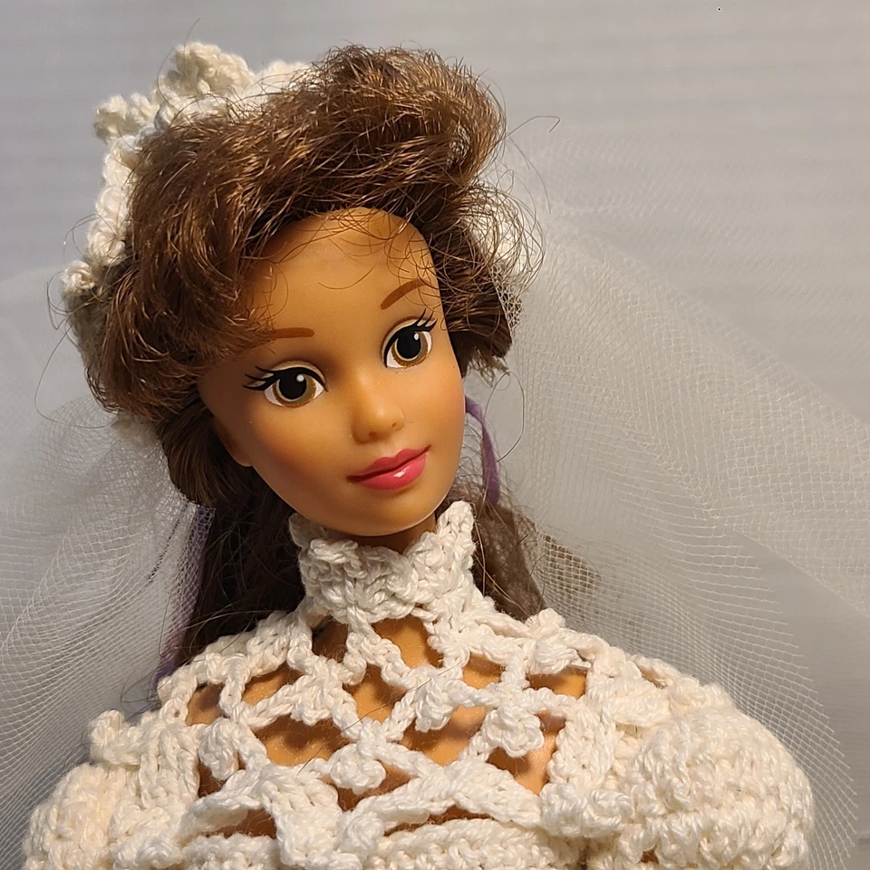 Hermosa muñeca de novia grande de ganchillo marfil (posible adorno de pastel) redonda de 14" Foto 2 de 4