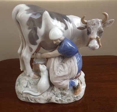 1948- 52 Bing und Grondahl Figur Milchmädchen, Kuh und Katze (Nr.2017)