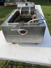 Wells F-49 Countertop 15lb Low Wattage Single Basket Electric Fryer AG