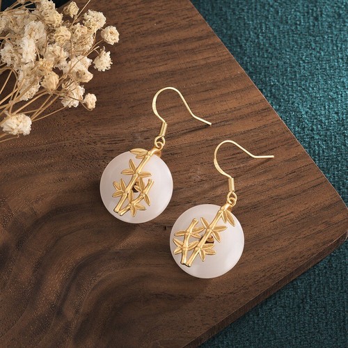 Pendientes clásicos de temperamento retro con hebilla de seguridad de hoja de bambú dorado para mujer - Imagen 2 de 6