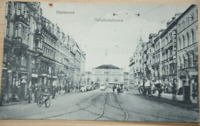 38795 AK Gruss aus Hannover Bahnhofstrasse um1910 Apotheke Straßenbahn Menschen
