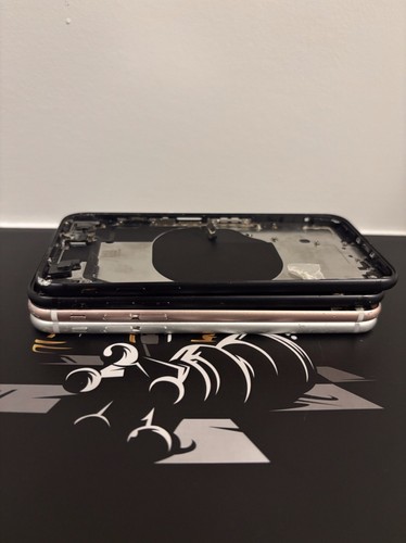 Lot de 4 boîtiers iPhone pour iPhone 6s-7-SE 2020 en l'état pour pièces. - Photo 12 sur 13
