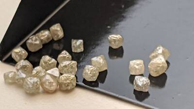 2-2.5mm Light Raw Champagne Loose Diamond Crystal Octahedron Crystal