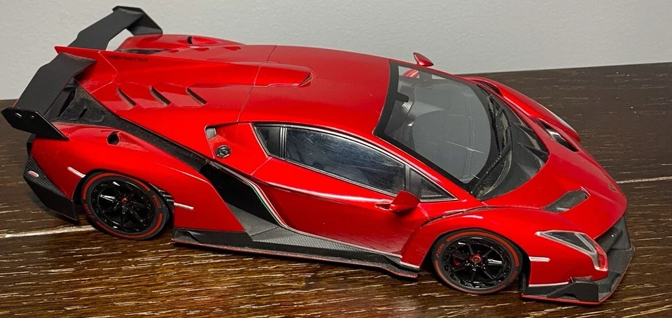 Kyosho 1:18 Scale Lamborghini Veneno Resin Diecast Model Car Red - Image 3 of 4