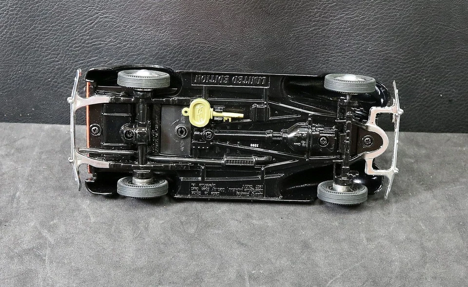 Chevy Tanker Truck 1937 1/25 Clark Orange  Bank Liberty Classic Free Shipp #823 - Image 4 of 4