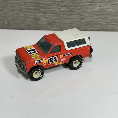 Vintage Hot Wheels 1980 Real Riders Red Ford Bronco #21 with motorcycle