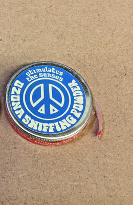 Very Rare Vintage OZONA SNIFFING POWDER Unused Tin ''Stimulates the Senses''