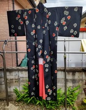 Silk Kimono for Guests Elegant Pattern Unused, Size 61in, Classic Design