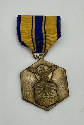USAF Air Force Commendation Medal Yellow & Blue Ribbon Metal brooch ~ As is