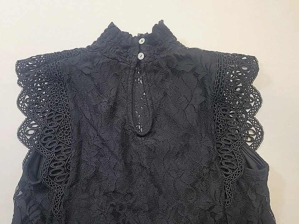 Camiseta sin mangas de encaje con cuello alto y calibre Cable & Gauge negra forrada XS Foto 3 de 4