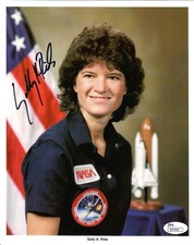 SALLY RIDE HAND SIGNED 8x10 COLOR PHOTO          LEGENDARY ASTRONAUT        JSA
