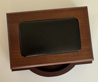 DACASSO WOODEN DESKTOP MEMO/NOTE PAPER HOLDER LEATHER ACCENT 7'' X 5.5'' X 1 3/4''