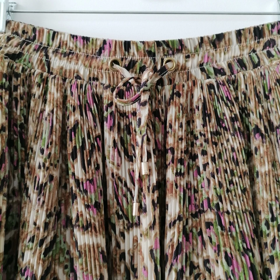 Minifalda forrada floral plisada con cordón multicolor Wish para mujer talla pequeña Foto 2 de 4