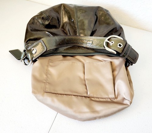 Bolso de hombro Coach Hobo de charol con herrajes plateados, verde oliva - Imagen 10 de 20