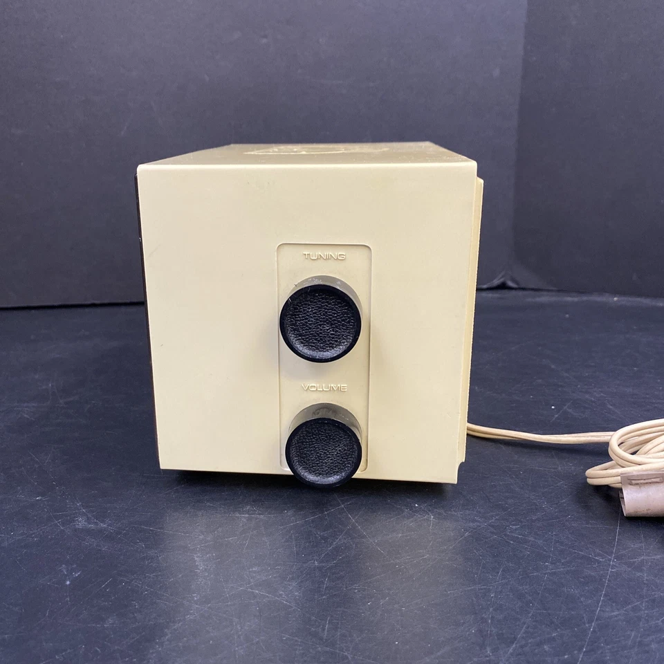 Vintage 70s GE General Electric AM Clock Radio Beige Analog Art Deco Decor Den - Image 4 of 4