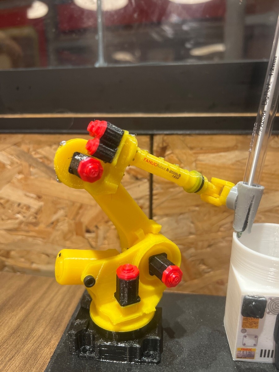 1:16 R-2000IB Fanuc Robot with Pen Holder