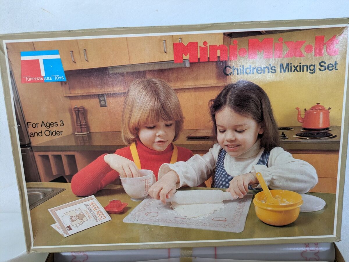 1979 Tupperware Mini Mix It Set Baking Children Toys