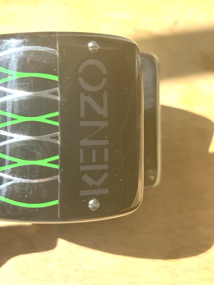 Brazalete Brazalete KENZO × H&M Lucite Negro VERDE Y PLATA Acentos Foto 2 de 4