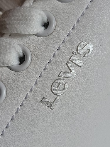 Womens UK Size 3 Levis Trainers White Unworn - Picture 8 of 10