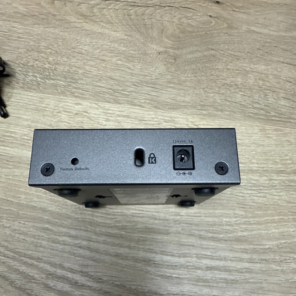 Netgear Prosafe Plus 5 Gigabit Ports External Ethernet Switch GS105Ev2 w/ AC - Image 3 of 4