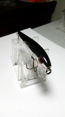 REBEL, ''FLOATER'' W/RATTLE, 3 1/2'', SIL/BLK. BACK, RED PLASTIC EYES,WHITE BELLY