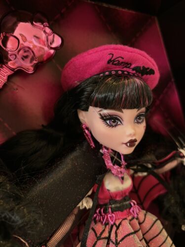 Monster High Collector Haunt Draculaura Doll With Shipper 🩷 BNIB - Picture 5 of 18