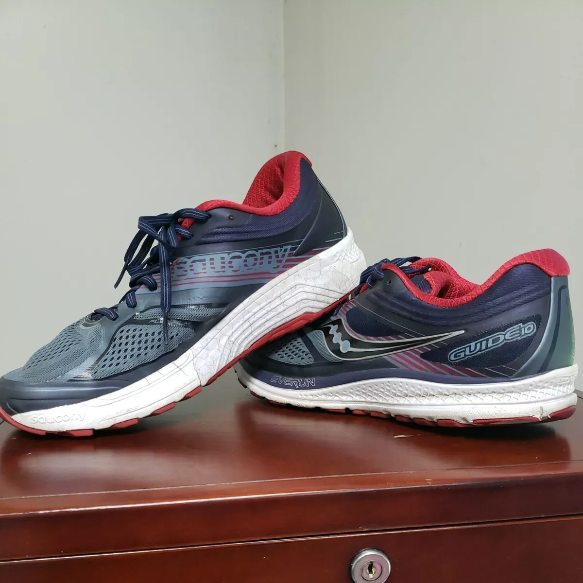 Saucony Guide 10 Running Shoes Everun Men Size US 11 Used Athletic Blue Red