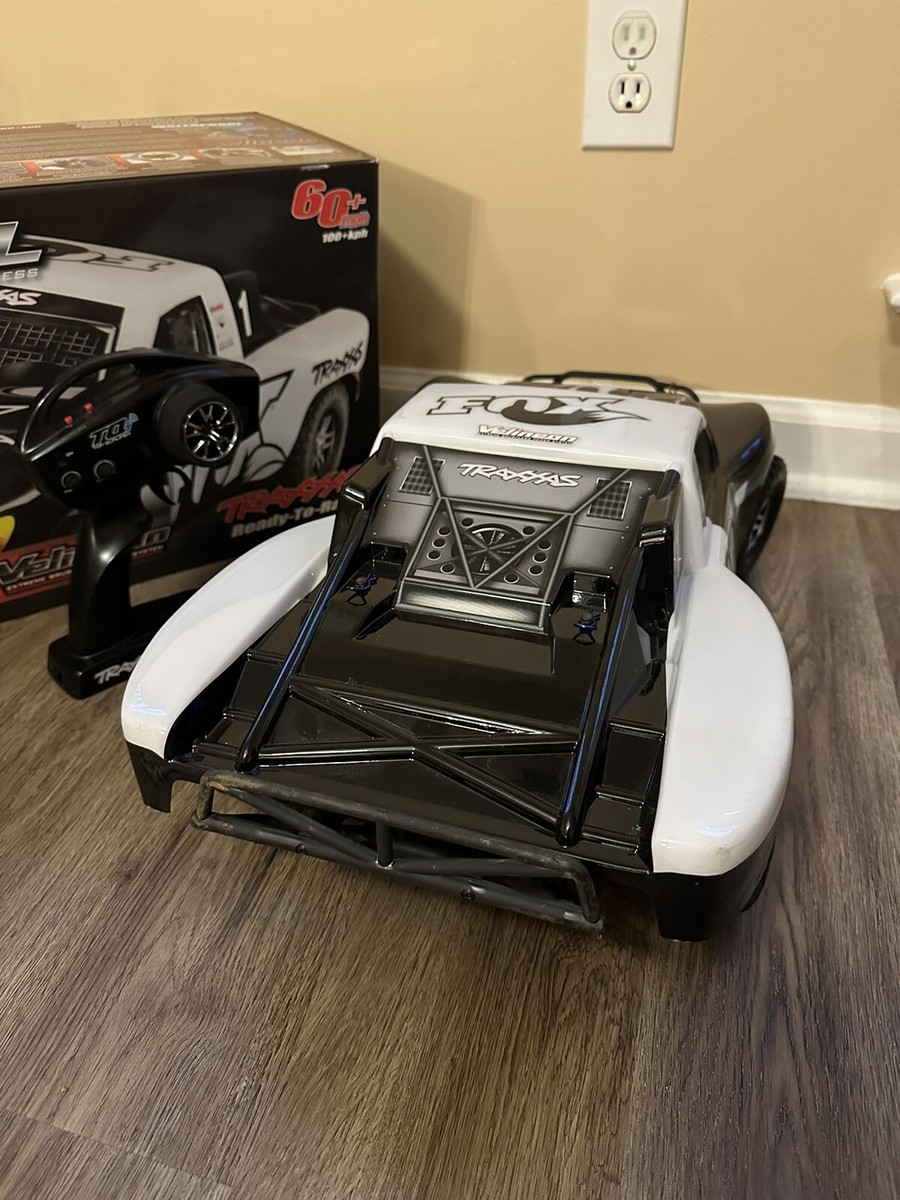 Traxxas Fox 2WDホビーラジコンカー Traxxas Slash 2WD & 4x4 FOX Racing Painted Body