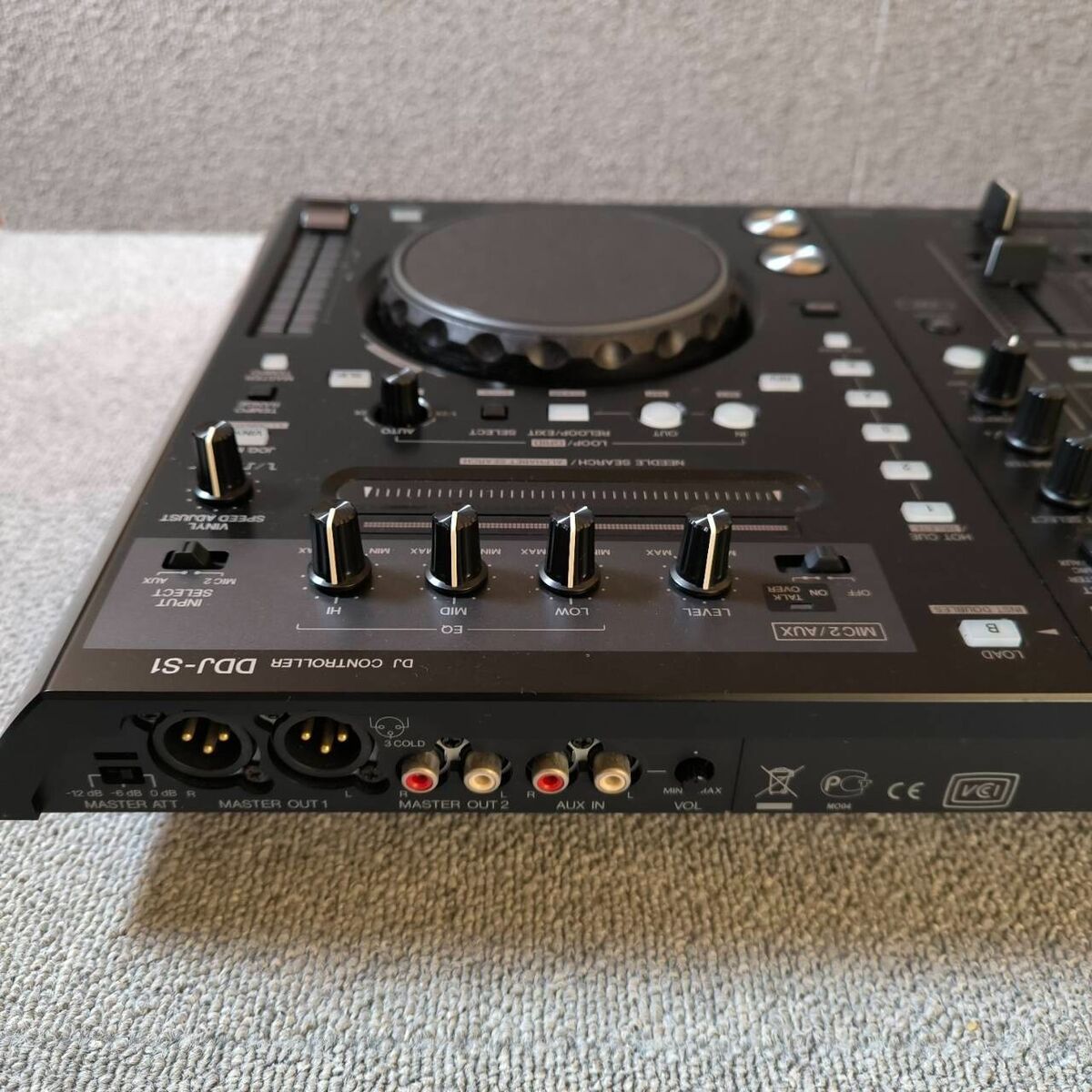 Pioneer DJ DDJ-S1 DJ Controller for Serato DJ Pro 2-Channel Pioneer DJ DDJ-S1 DJ Controller for Serato DJ Pro 2-Channel